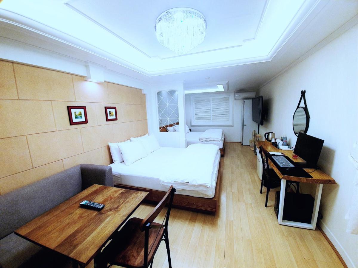 Uneed Hotel Daegu Bagian luar foto